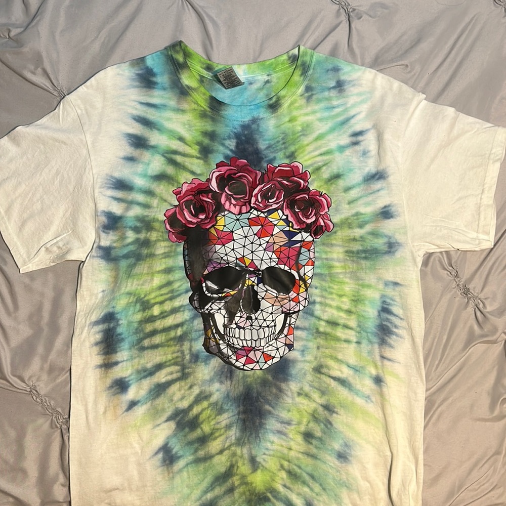 Gildan skull shirt